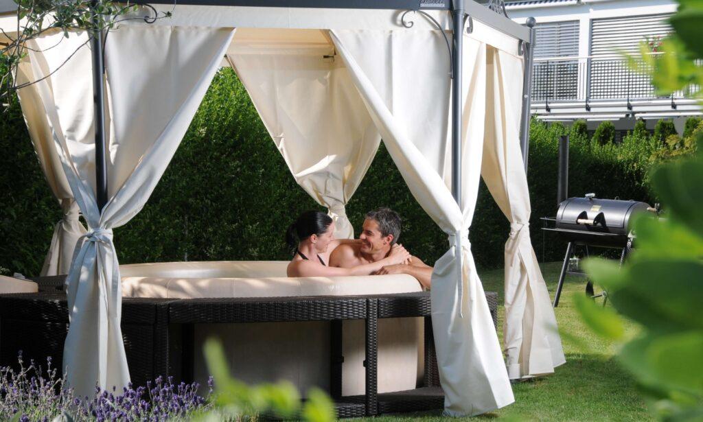 UK softub bubbelbad spa resort 300 241 7135